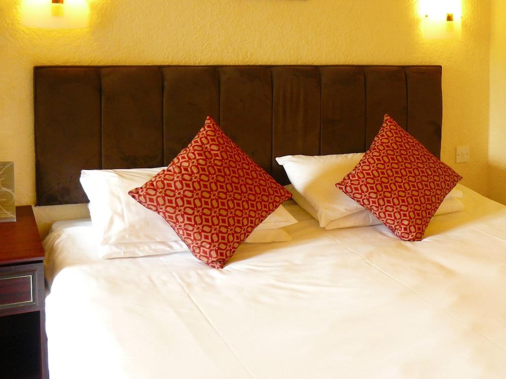 Springfield Hotel & Health Club Halkyn Екстер'єр фото