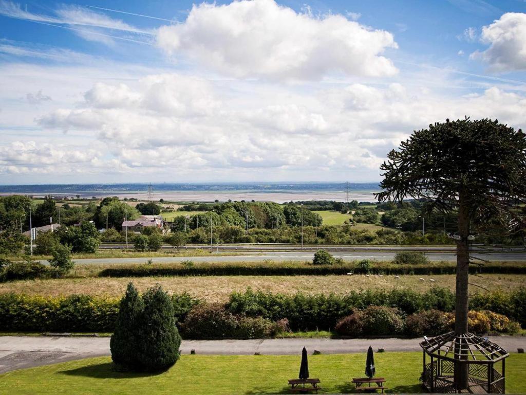 Springfield Hotel & Health Club Halkyn Екстер'єр фото